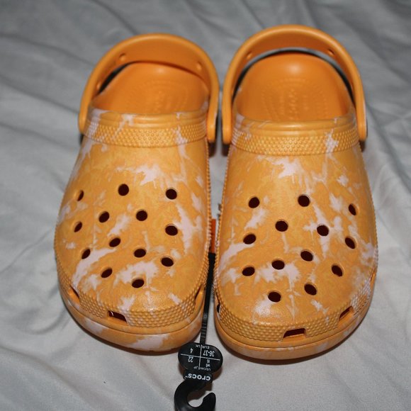 Crocs Women's Classic Platform Graphic Clogs Orange Sorbet Butterfly - Picture 1 of 3